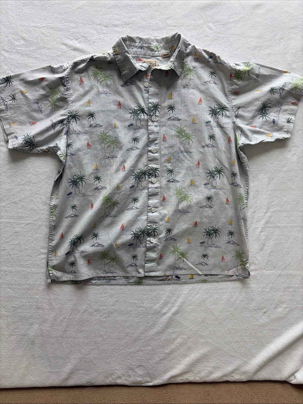 RedHead Light Gray Short-Sleeve Button-Down with Tropical Print